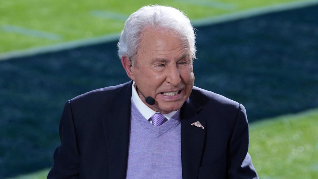 Lee Corso Headgear Pick for Georgia vs Texas