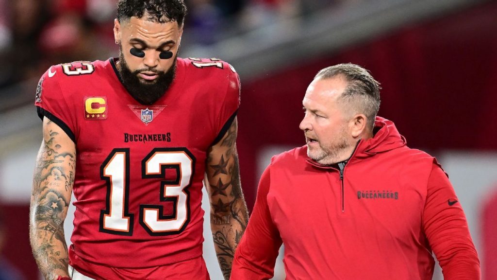 Mike Evans, Chris Godwin injured in Buccaneers’ 41-31 loss