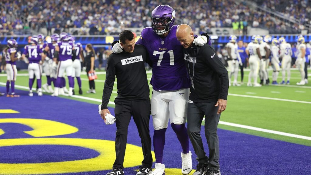 Vikings’ Christian Darrisaw has torn ACL, MCL, out rest of season