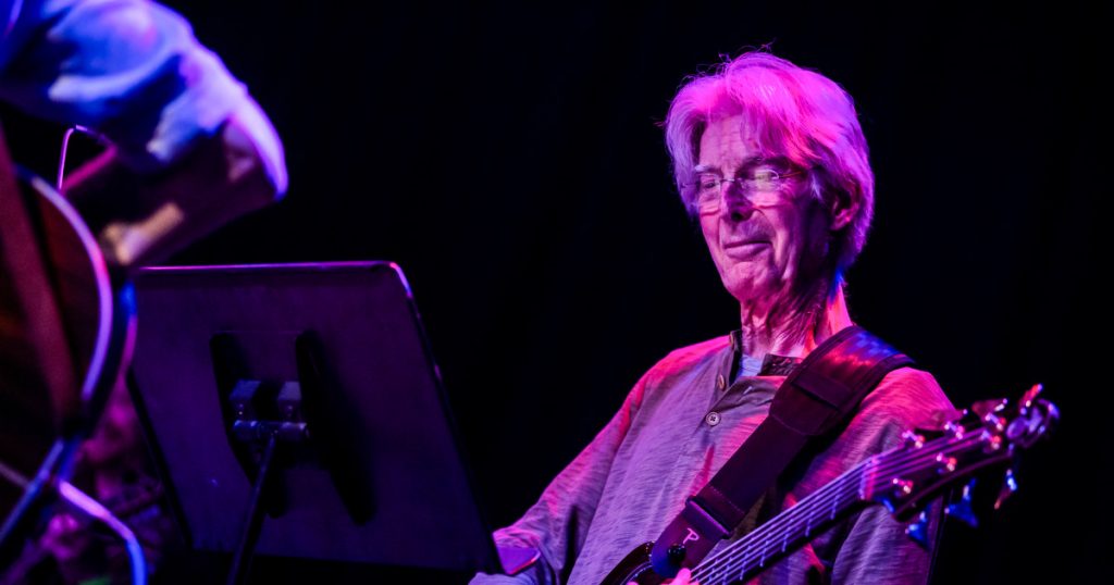 Phil Lesh, Grateful Dead bassist and founding member, dies at 84