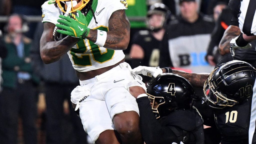 Oregon football avoids letdown to get past Purdue