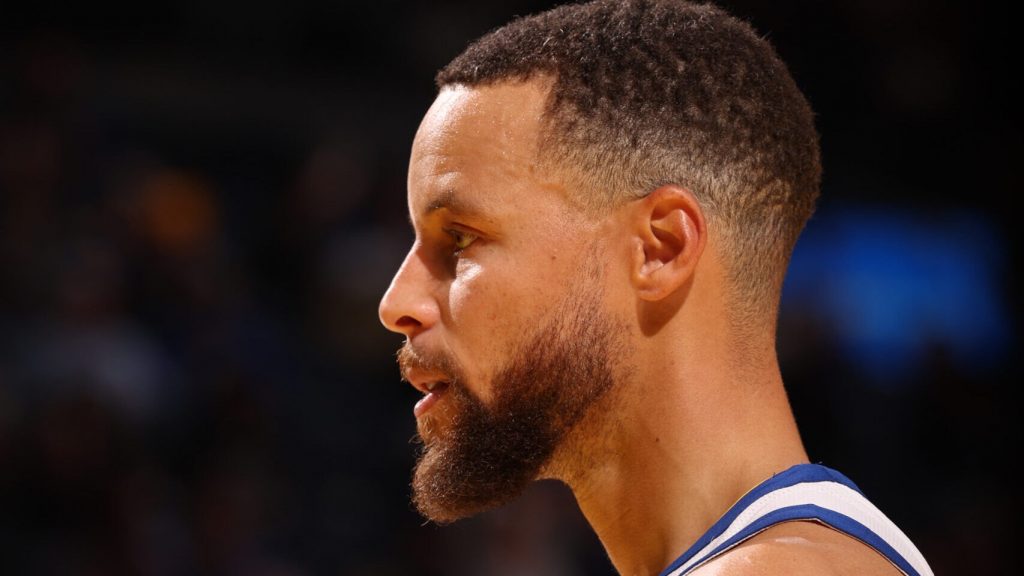 Stephen Curry sprains left ankle in Warriors’ loss