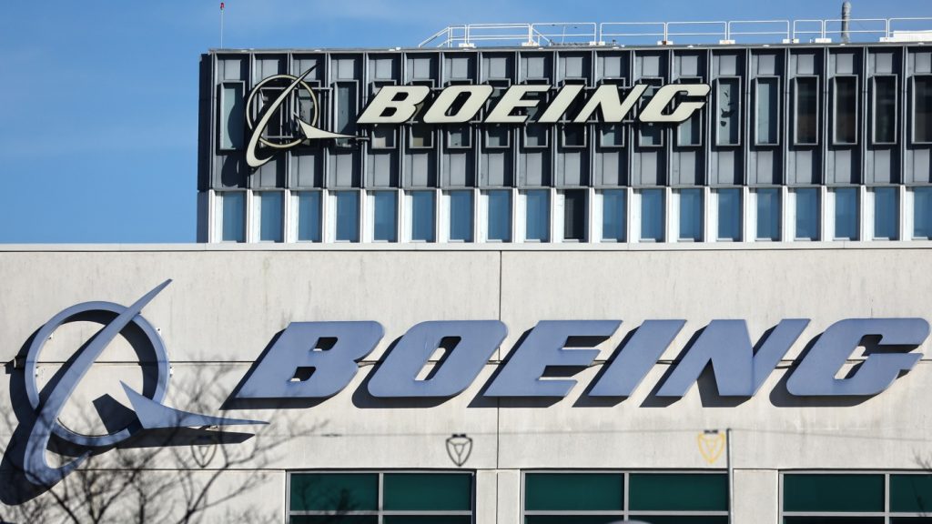 Boeing strike continues as machinists reject contract : NPR