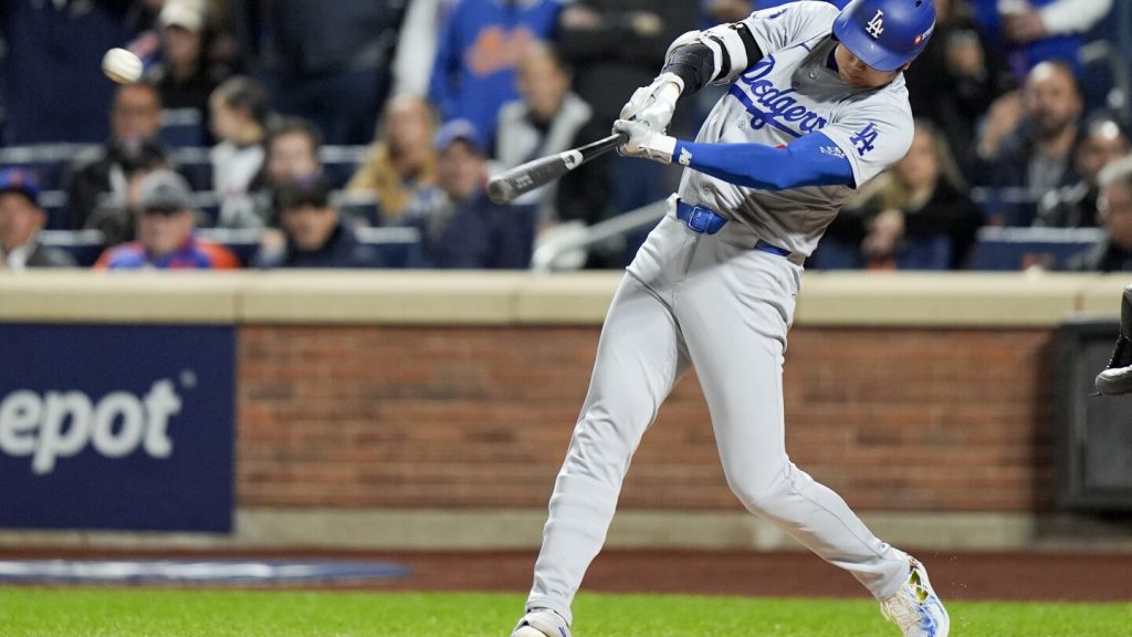 Shohei Ohtani homers to lead off NLCS Game 4 for Dodgers against Mets