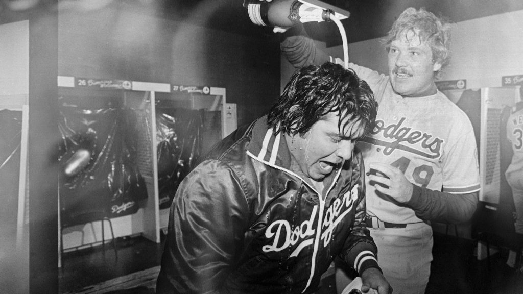 Fernando Valenzuela, Dodgers pitcher that fueled ‘Fernandomania,’ dies at 63