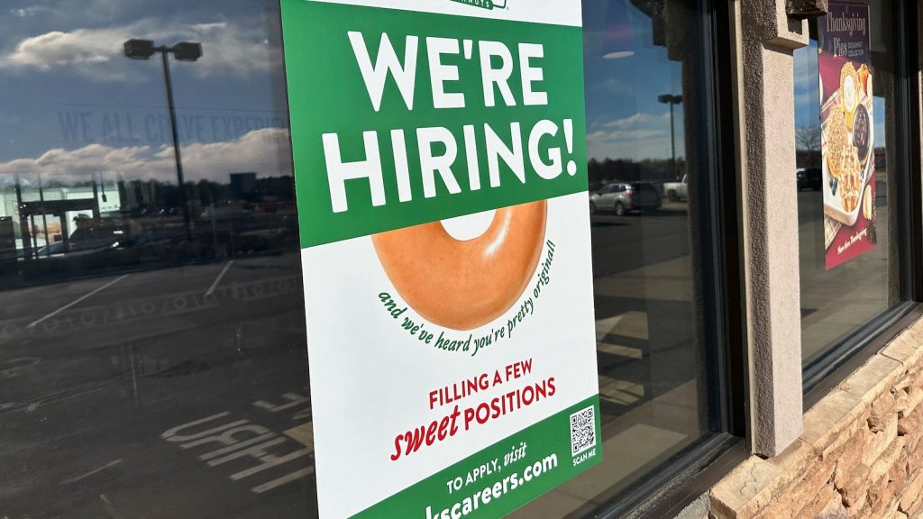 Number of Americans filing for unemployment falls again, hovers near 7-month lows